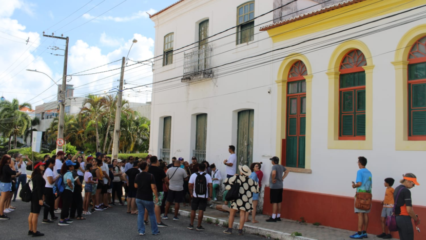 Passeio com interpretação em Libras vai percorrer pontos históricos de Natal no Dia Nacional dos Surdos