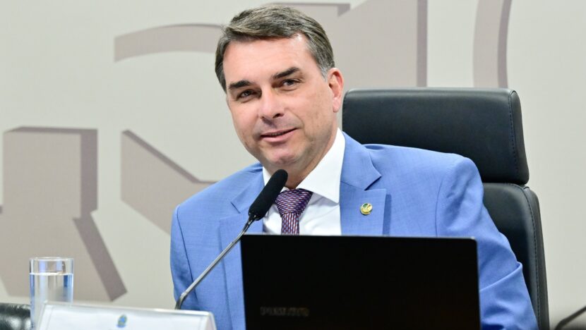 Flávio pede prisão de coordenador da Secom por post sobre Nossa Senhora Aparecida