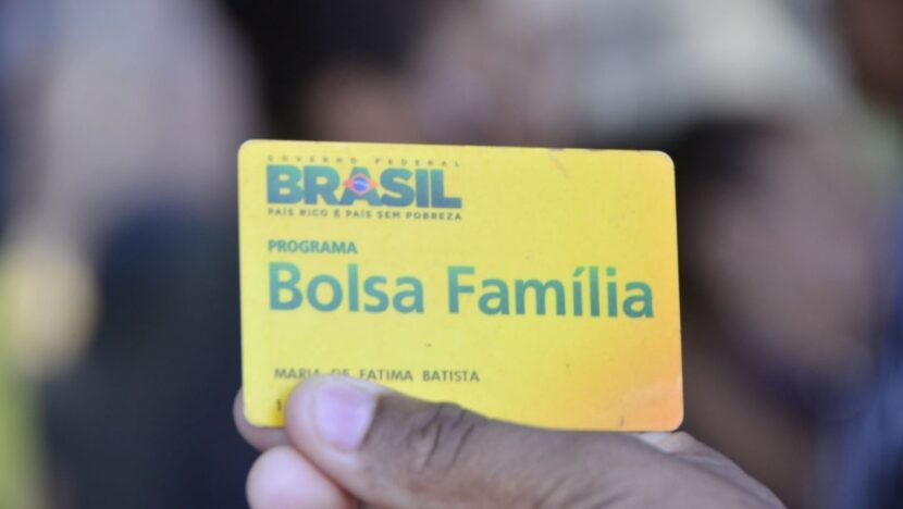 Governo revisa gastos e projeta mais recursos para Bolsa Família em 2026