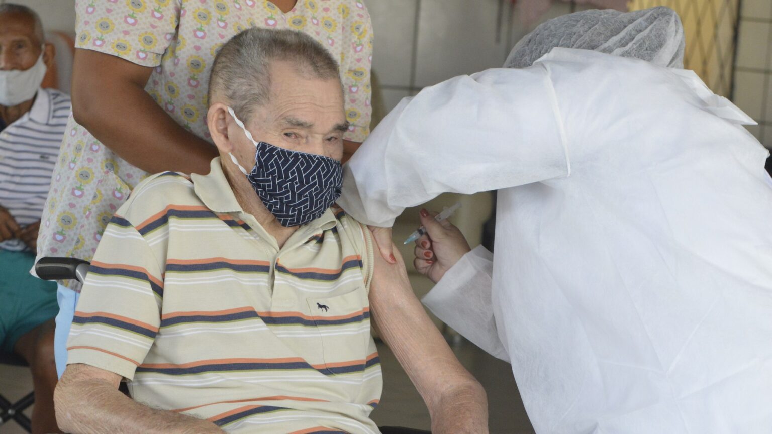 Natal começa a vacinar quem tem 85 anos ou mais com a Pneumo 20, que cobre 20 sorotipos