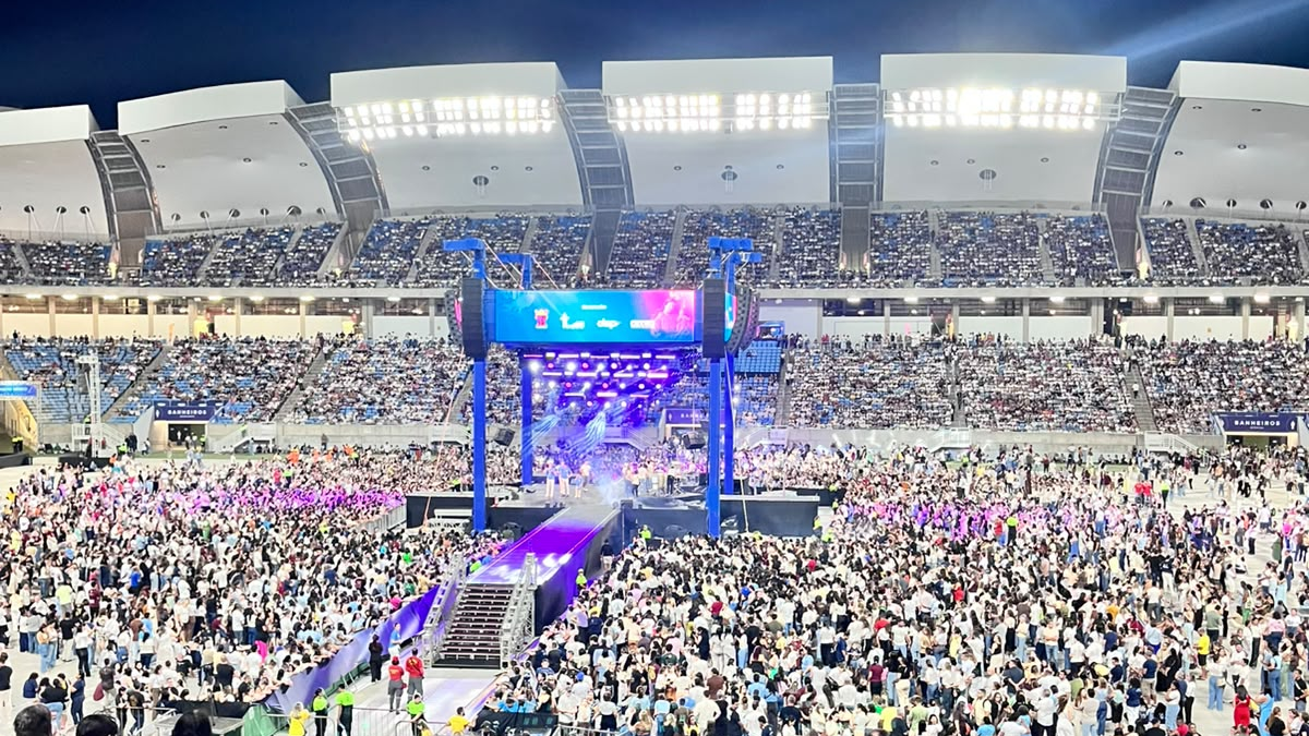Frei Gilson reúne multidão na Arena das Dunas em primeira apresentação no RN