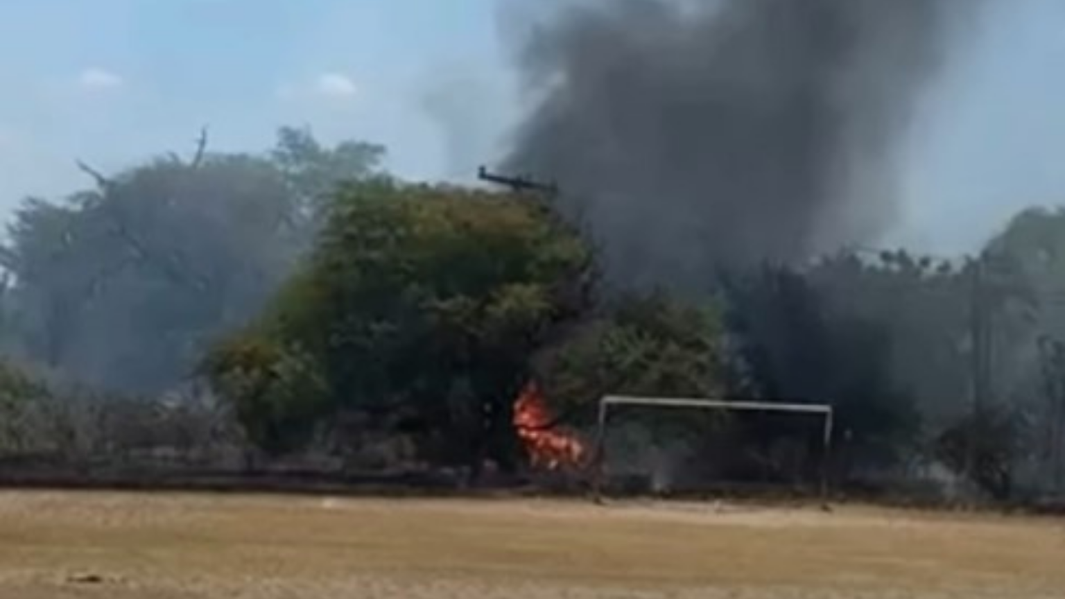 Incêndio atinge vegetação em parque municipal de Mossoró e visitantes são retirados
