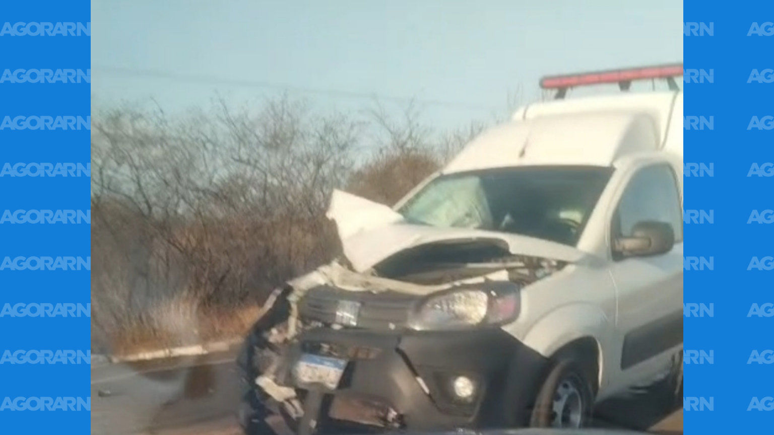 Motociclista morre após colisão com ambulância na BR-304